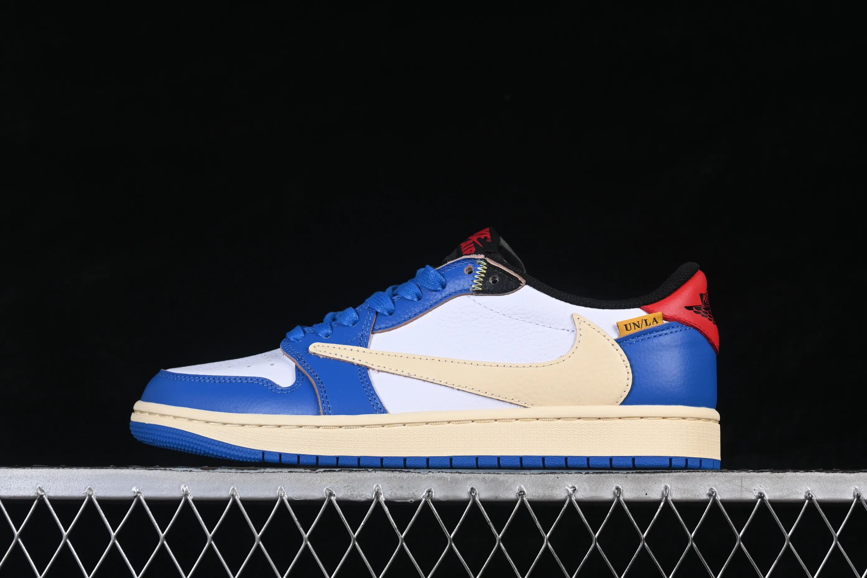 All categories Air Jordan Jordan series basketball shoes Air Jordan 1 Low Travis Scott x Air Jordan 1 Low OG AJ1 Joe 1 joint overhead hook DM7866-111